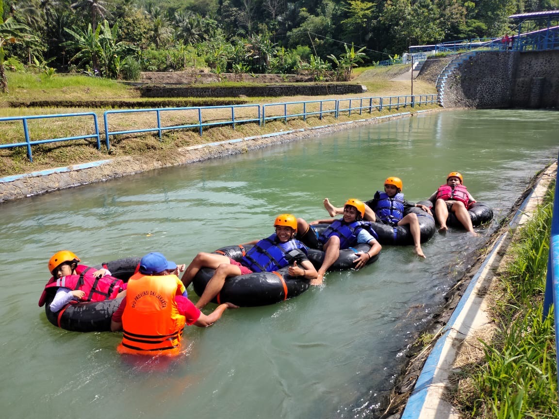 Fun Tubing Bantarheulang Desa Wisata Bangunharja